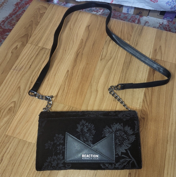 Kenneth Cole Reaction Small Slim Messenger Leather Crossbody Bag Black Gunmetal - Picture 2 of 10